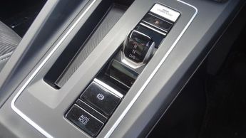 VOLKSWAGEN GOLF 1.5 eTSI MHEV R-LINE