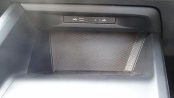 VOLKSWAGEN GOLF 1.5 eTSI MHEV R-LINE