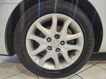 HYUNDAI I30 1.4 ES