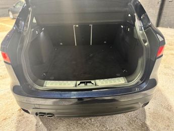 JAGUAR F-PACE 2.0 D180 Portfolio