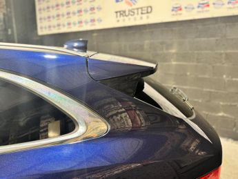 JAGUAR F-PACE 2.0 D180 Portfolio