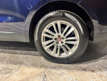 JAGUAR F-PACE 2.0 D180 Portfolio