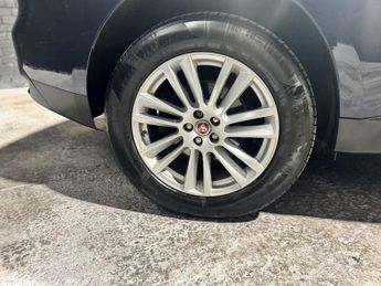 JAGUAR F-PACE 2.0 D180 Portfolio