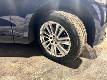 JAGUAR F-PACE 2.0 D180 Portfolio