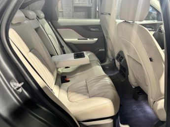 JAGUAR F-PACE 2.0 D180 Portfolio
