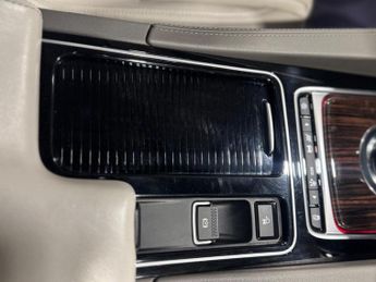 JAGUAR F-PACE 2.0 D180 Portfolio