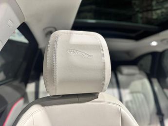 JAGUAR F-PACE 2.0 D180 Portfolio
