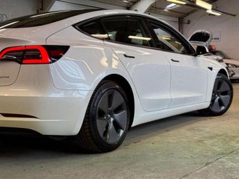 TESLA MODEL 3 (Dual Motor) Long Range Auto 4WDE 4dr