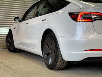 TESLA MODEL 3 (Dual Motor) Long Range Auto 4WDE 4dr