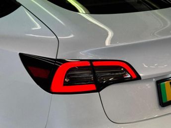 TESLA MODEL 3 (Dual Motor) Long Range Auto 4WDE 4dr