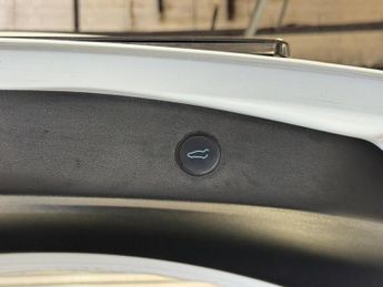 TESLA MODEL 3 (Dual Motor) Long Range Auto 4WDE 4dr