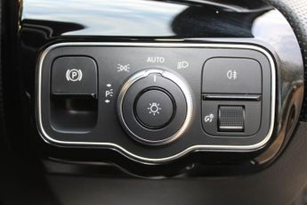 MERCEDES-BENZ A CLASS 1.5 A180d AMG Line