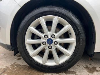 FORD FOCUS 1.6 Titanium Powershift Euro 6 5dr