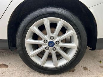 FORD FOCUS 1.6 Titanium Powershift Euro 6 5dr