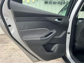 FORD FOCUS 1.6 Titanium Powershift Euro 6 5dr