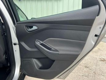 FORD FOCUS 1.6 Titanium Powershift Euro 6 5dr