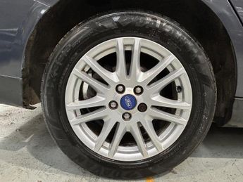 FORD FOCUS 1.6 Titanium