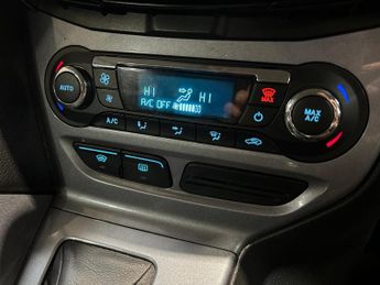 FORD FOCUS 1.6 Titanium