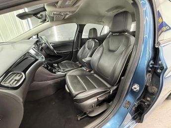 VAUXHALL ASTRA 1.6 CDTi BlueInjection Elite Auto Euro 6 5dr