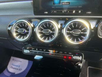 MERCEDES-BENZ A CLASS 1.3 A200 AMG Line Edition