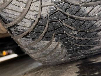 NISSAN LEAF 24kWh Acenta Electric Automatic Red 5dr LOWTAX+CRUISE+REVERSECAM