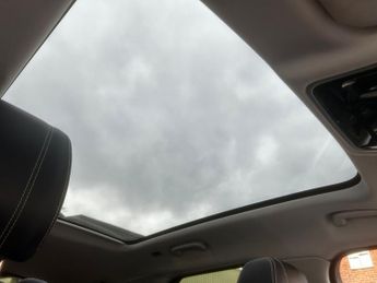 LAND ROVER RANGE ROVER VELAR 3.0 SD6 V6 SE