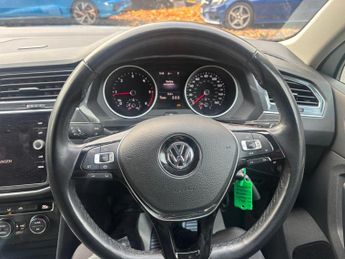 VOLKSWAGEN TIGUAN 2.0 TDI SE Navigation