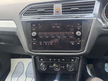 VOLKSWAGEN TIGUAN 2.0 TDI SE Navigation