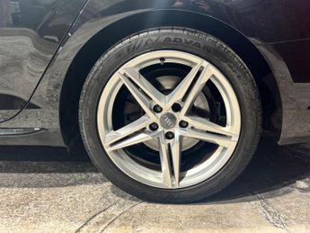 AUDI A4 2.0 TDI S line