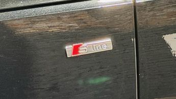 AUDI A4 2.0 TDI S line