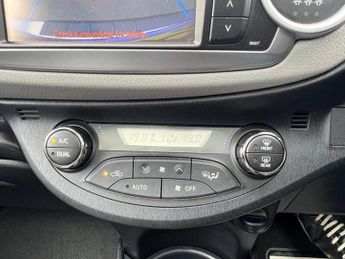 TOYOTA YARIS 1.33 Dual VVT-i T Spirit Multidrive S Euro 5 5dr