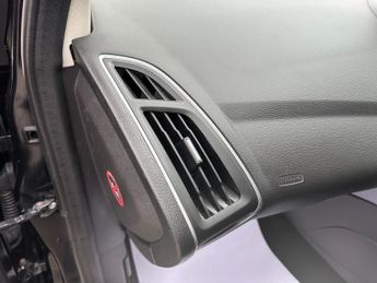 FORD FOCUS 1.6 Titanium Navigator