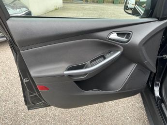 FORD FOCUS 1.6 Titanium Navigator