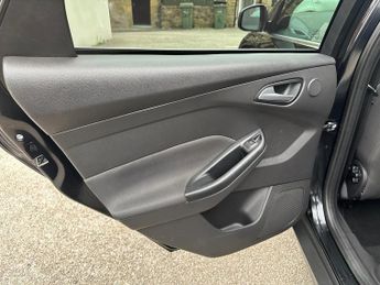 FORD FOCUS 1.6 Titanium Navigator