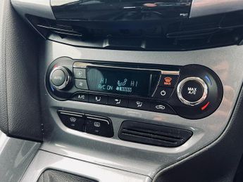 FORD FOCUS 1.6 Titanium Navigator Powershift Auto