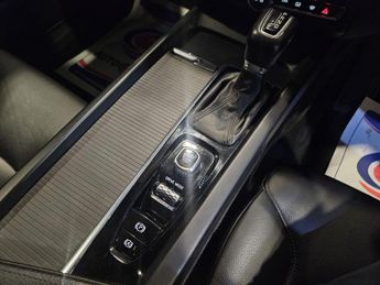 VOLVO XC60 2.0 Momentum D4 AWD