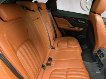 JAGUAR F-PACE 2.0 P250i Portfolio Auto AWD Euro 6 (s/s) 5dr