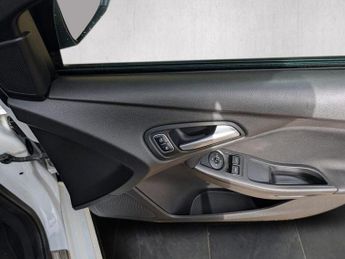 FORD FOCUS 1.0T EcoBoost ST-Line Auto Euro 6 (s/s) 5dr