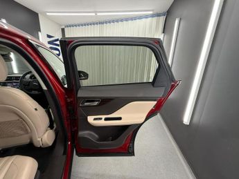 JAGUAR F-PACE 2.0 D180 Portfolio Auto AWD Euro 6 (s/s) 5dr