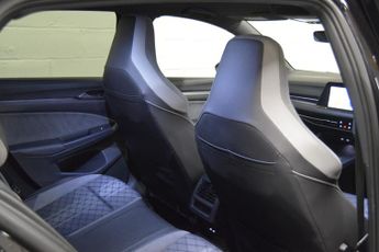 VOLKSWAGEN GOLF 1.5 eTSI MHEV R-Line