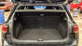 VOLKSWAGEN GOLF 1.5 eTSI MHEV R-Line