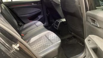 VOLKSWAGEN GOLF 1.5 eTSI MHEV R-Line