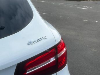 MERCEDES-BENZ GLC 2.1 GLC220d AMG Line