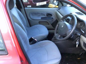 RENAULT CLIO 1.2 16v Expression +