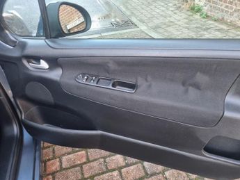 PEUGEOT 207 1.4 16v S