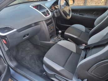 PEUGEOT 207 1.4 16v S