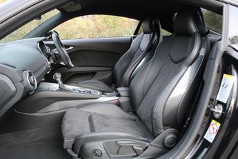 AUDI TT 2.0 TFSI 40 Black Edition