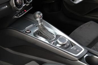 AUDI TT 2.0 TFSI 40 Black Edition