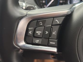 JAGUAR XE 2.0d [180] R-Sport 4dr Auto