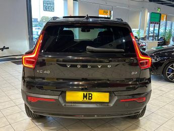 VOLVO XC40 2.0 Ultimate Dark B3 (163 hp)
